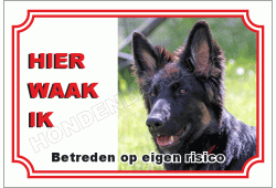Duitse herdershond stok haar
